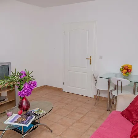 A8 Portobello Apts